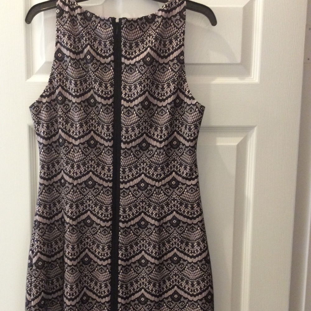 Lace Detail Shift Dress - Picture 2 of 7